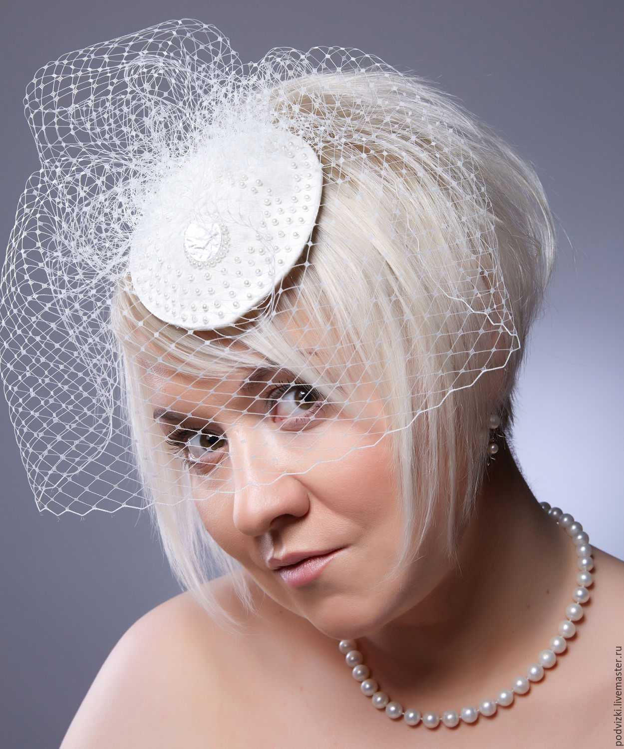 Женские штучки в образе невесты-2020: трендовые головные уборы и украшения для причёски