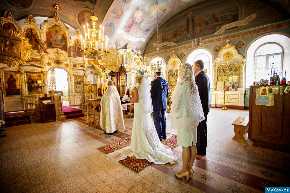 Что дарят на сватовство со стороны жениха: особенности церемонии