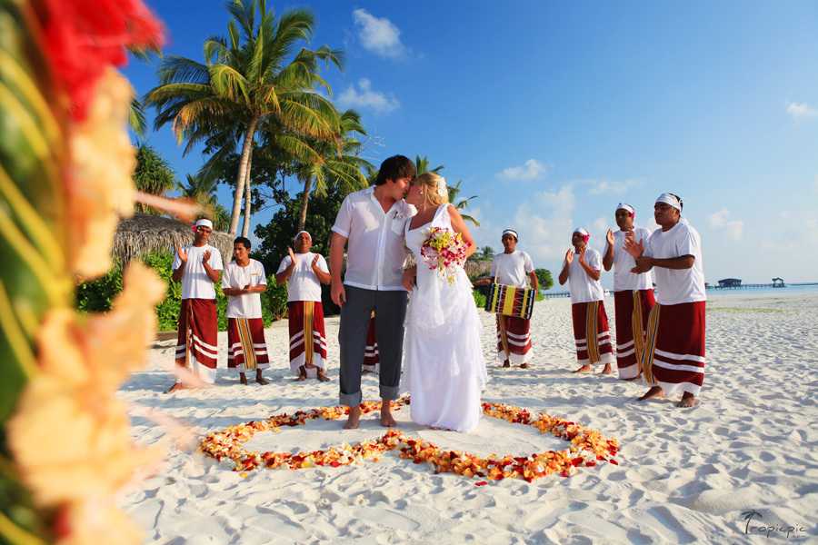 Свадебная церемония на Мальдивах подарит незабываемые впечатления новобрачным Это уникальная возможность воочию увидеть и насладиться неземной красотой мальдивских островов Изучите преимущества такого торжества