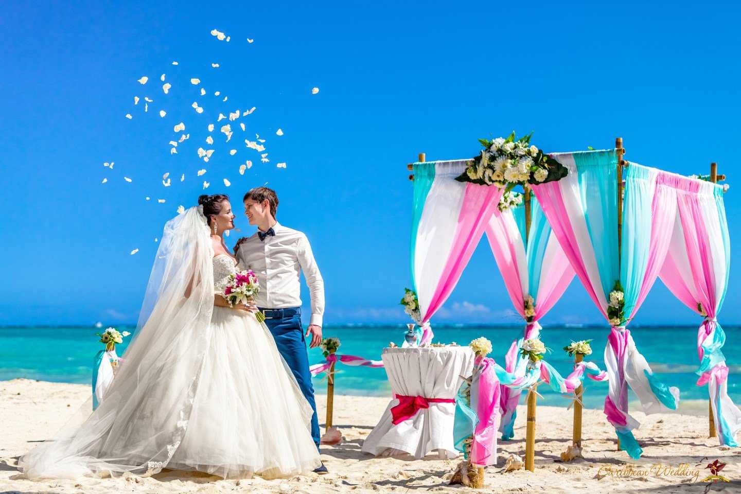 Свадьба за границей: вместо загса и банкета - замки, яхты и пляжи