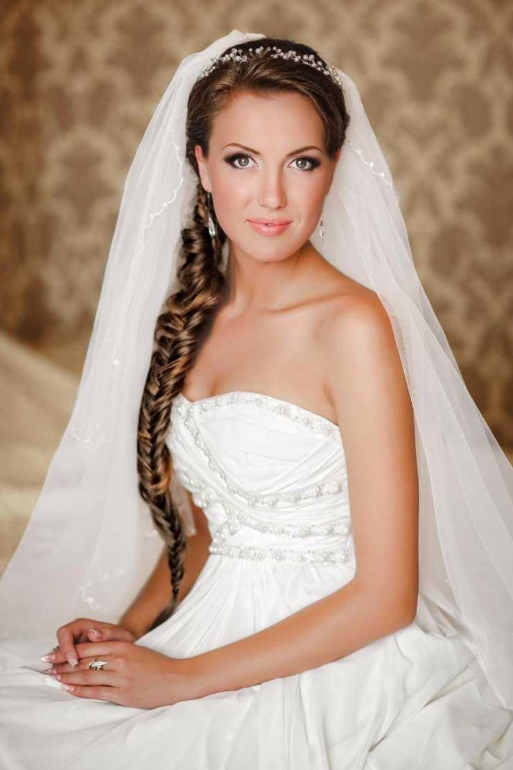 Модные свадебные прически на длинные волосы – распущенные, с начесом, цветами, диадемой, фатой