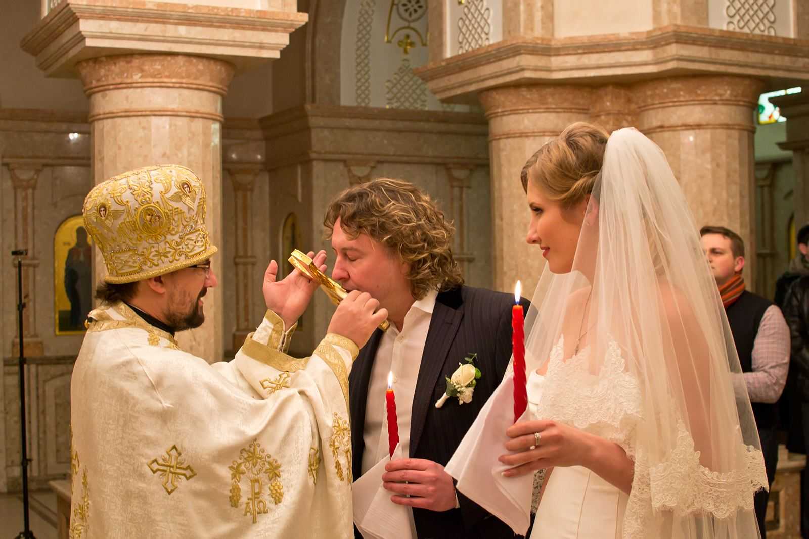 Подвенечное платье (60 фото): самые красивые платья для венчания в церкви