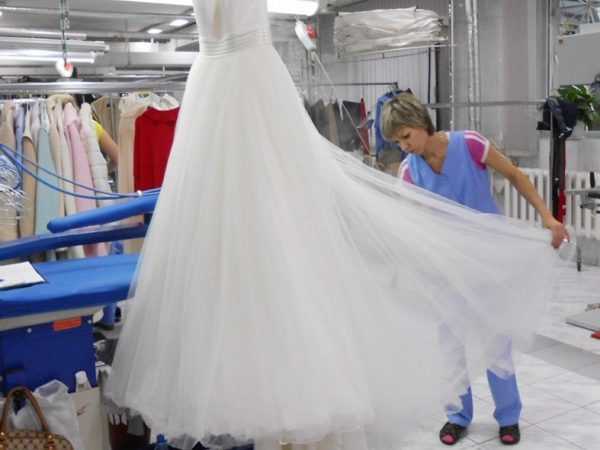 Как стирать свадебное платье: руками, в машинке или отдать в химчистку