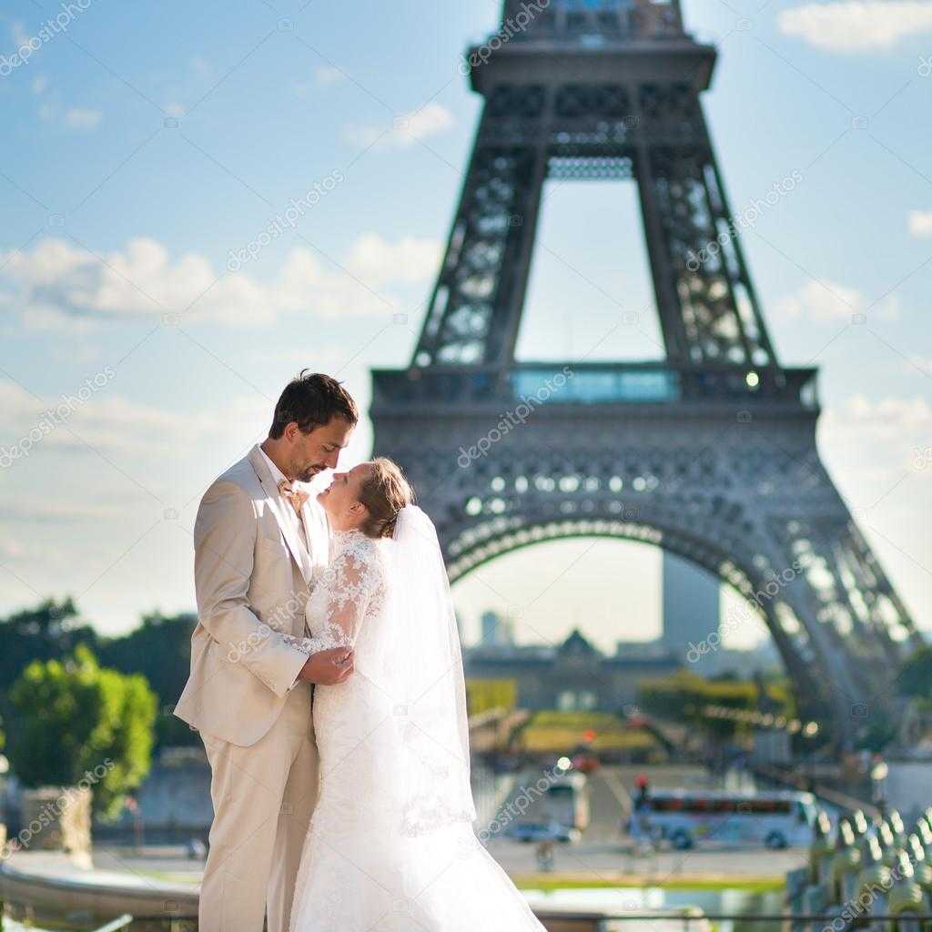 Медовый месяц в Париже - мечта любой девушки Чудо может произойти если сильно пожелать Узнайте как организовать свадебное путешествие в столицу Франции не затрачивая на это слишком много времени и огромные суммы