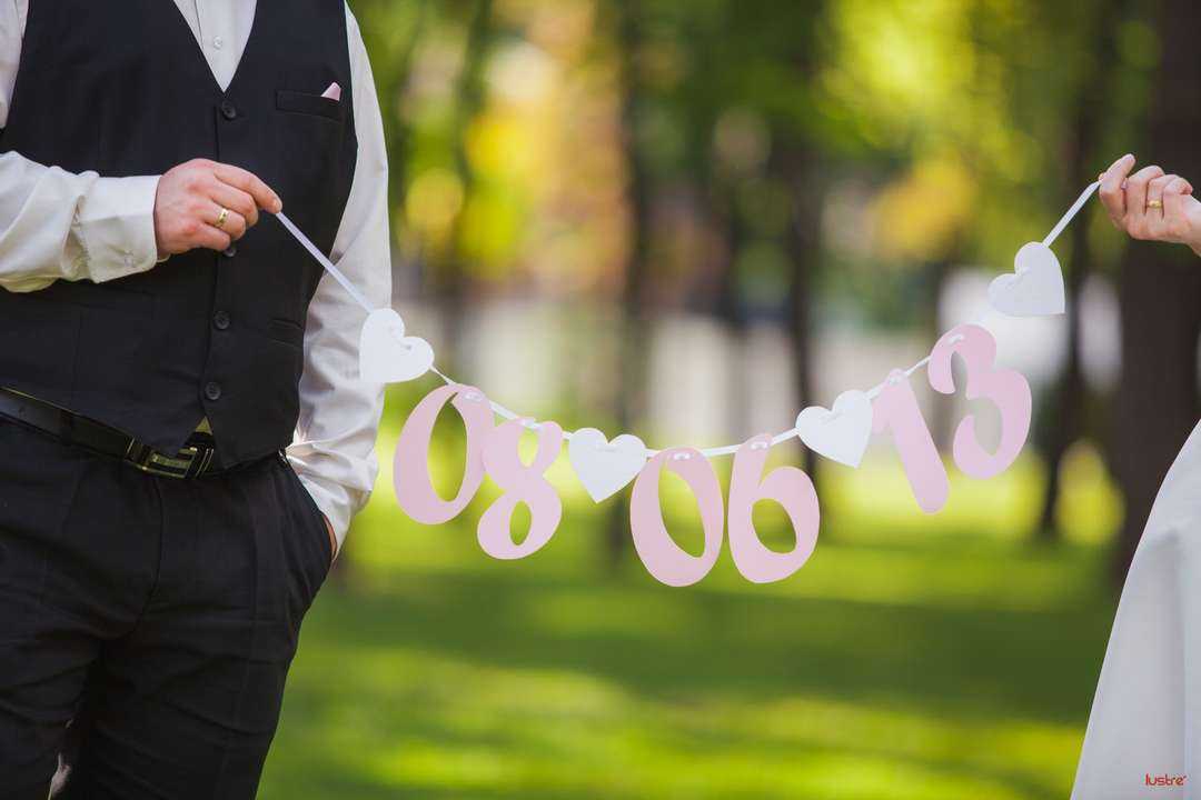 Атрибуты для свадебной фотосессии - детали которые помогут создать праздничное настроение передать характер пары показать теплоту или страсть в отношениях Узнайте как подобрать аксессуары для съемки на вашей свадьбе