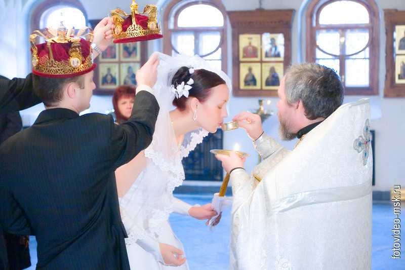 Идеи стильного красивого и необычного венчания Венчание: фото в церкви в образах жениха и невесты Лучшие ракурсы моменты и места для съёмки венчания в православной церкви