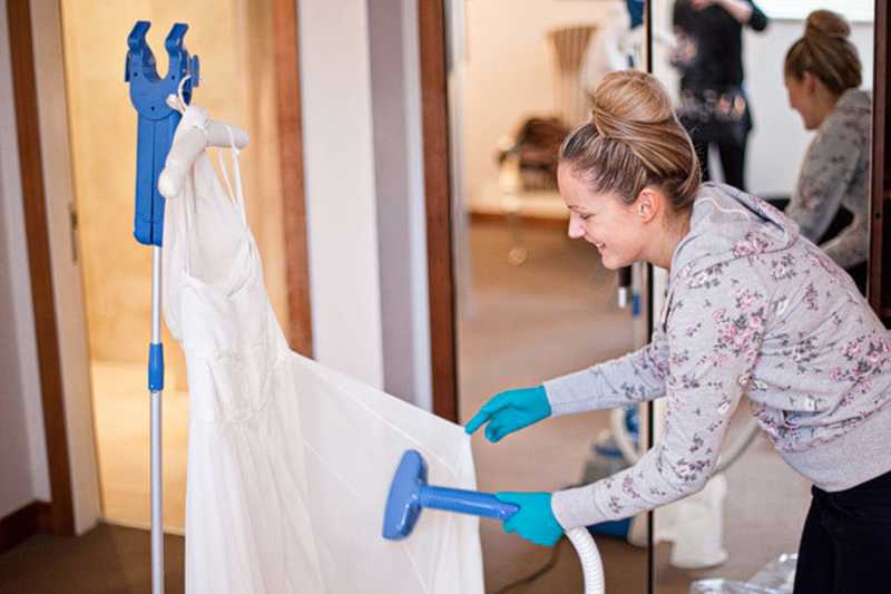 Как постирать свадебное платье: как почистить своими руками в домашних условиях,