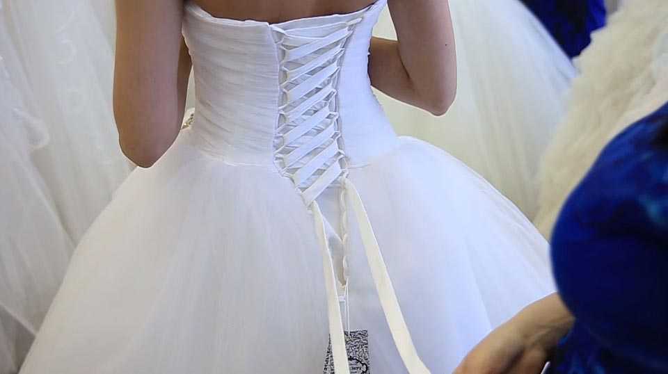 Как шнуровать свадебное платье: полезные советы и инструкции