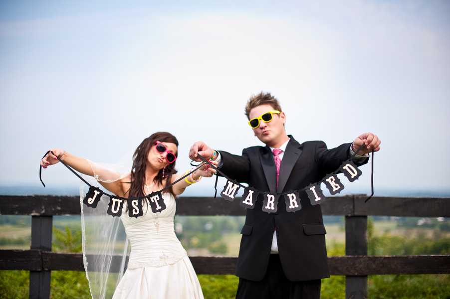 Свадебные платья в стиле рок, какие бывают и чем дополнить образ