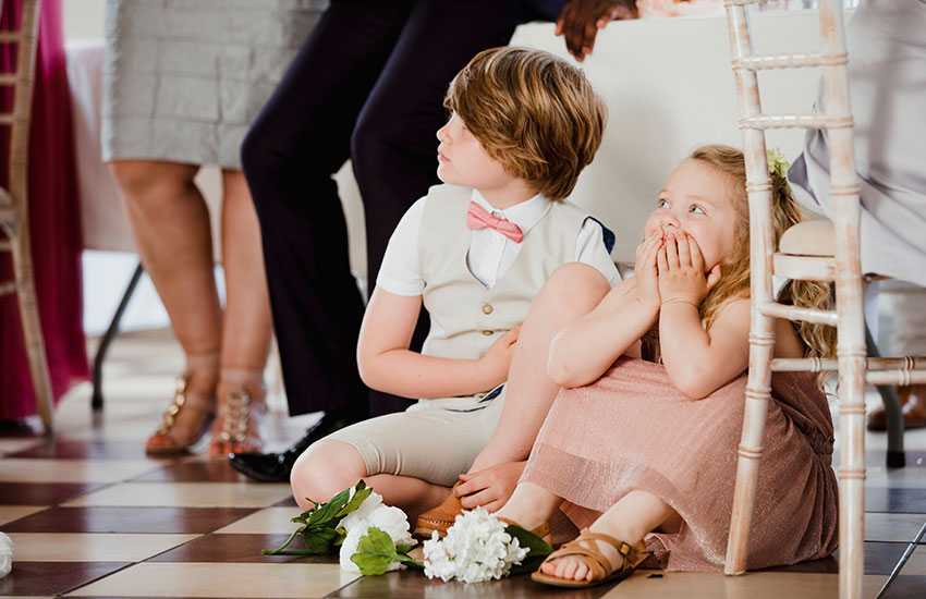 Дети на свадьбе: чем их занять