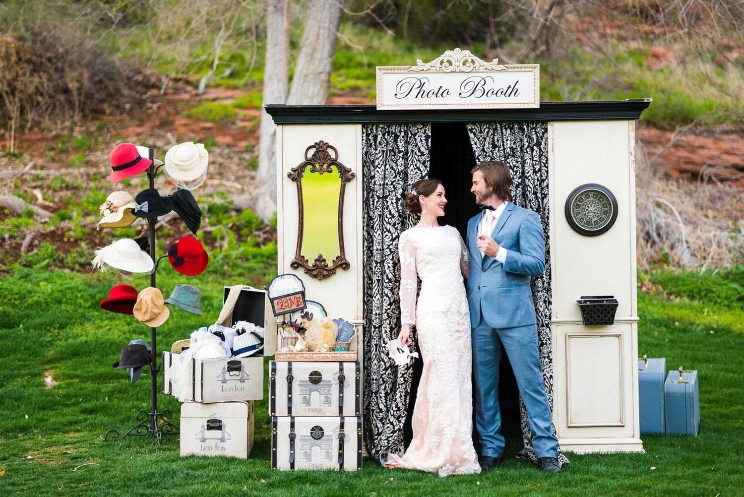 Фотозона на свадьбу своими руками – как организовать?