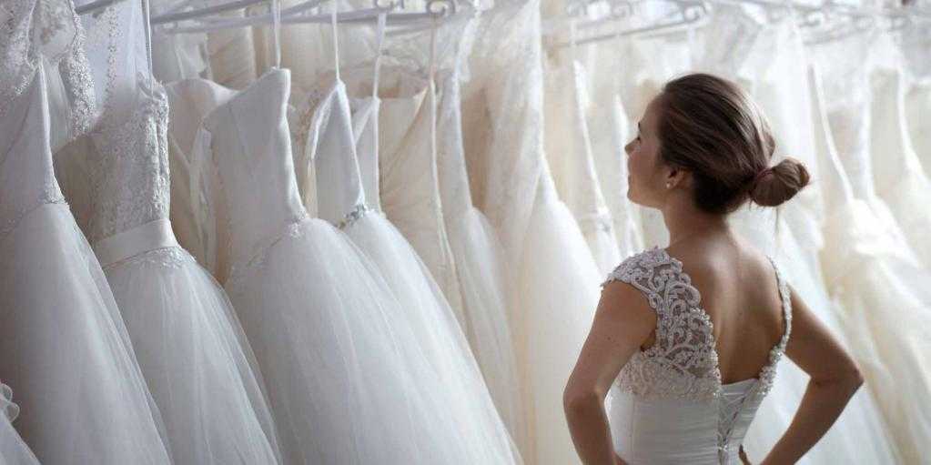 Почему невесты выбирают свадебные платья с закрытыми рукавами Какие их модели особенно актуальны Как к таким нарядам подобрать аксессуары для создания гармоничного образа новобрачной