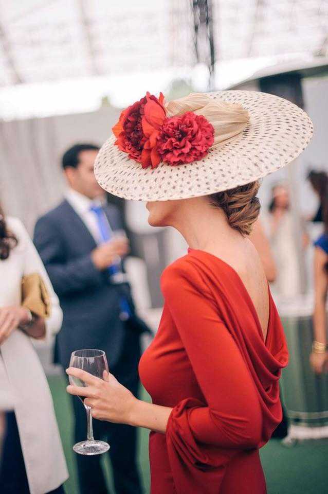 Шляпка на свадьбе: как её выбрать и правильно носить