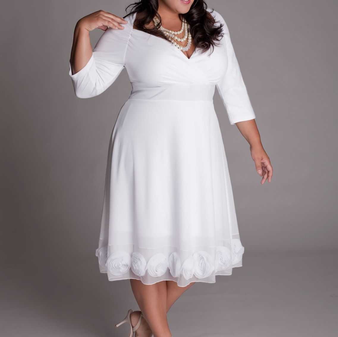 Белые платья больших размеров. Свадебные платья плюс сайз 56-58 размер. Свадебные платья плюс сайз короткие. Белое платье для полных девушек. Короткие Свадебные платья для полных девушек.