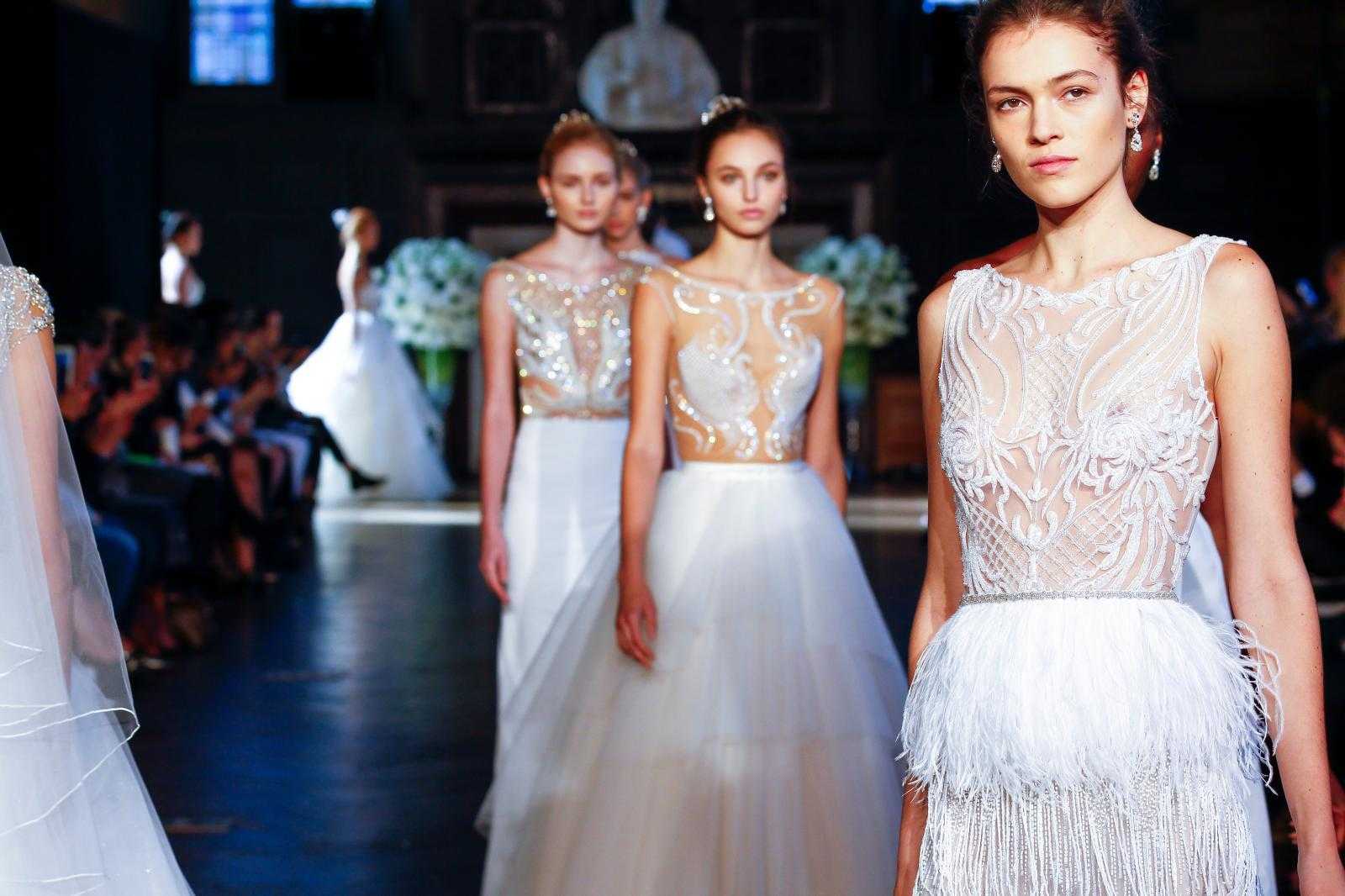 Тренд 2020 года – блестящее свадебное платье: лучшие модели и фото модных нарядов