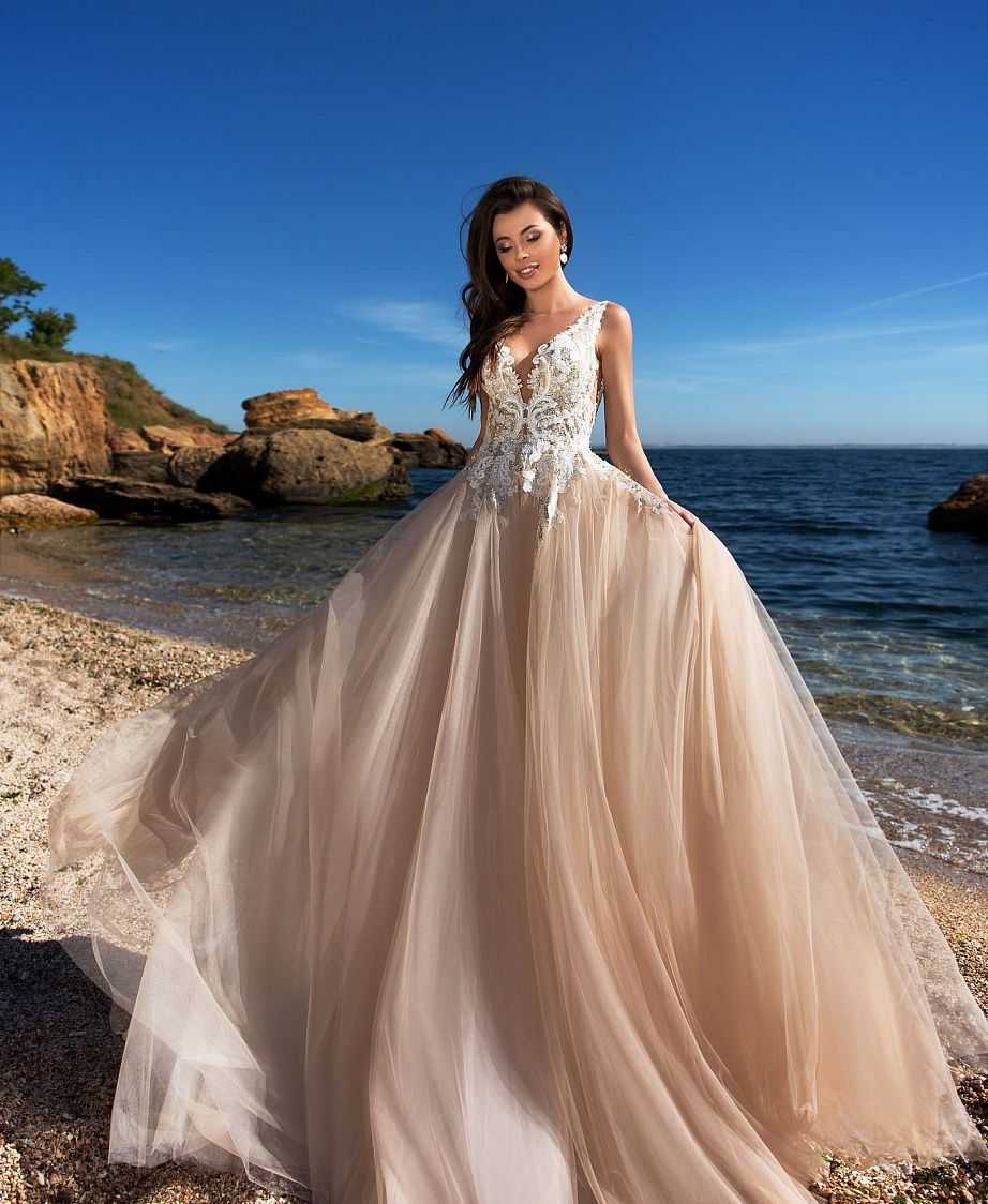 Приталенные свадебные платья: облегающее фасоны по фигуре, разновидности материалов длины и модные тенденции