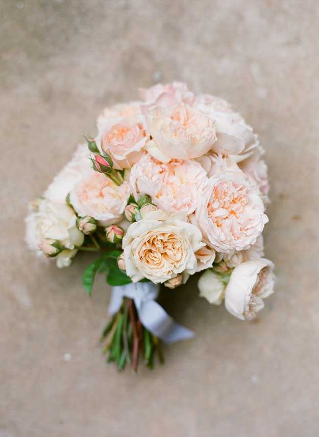 Свадебный букет из пионовидных роз – фото: гармоничные сочетания цветов