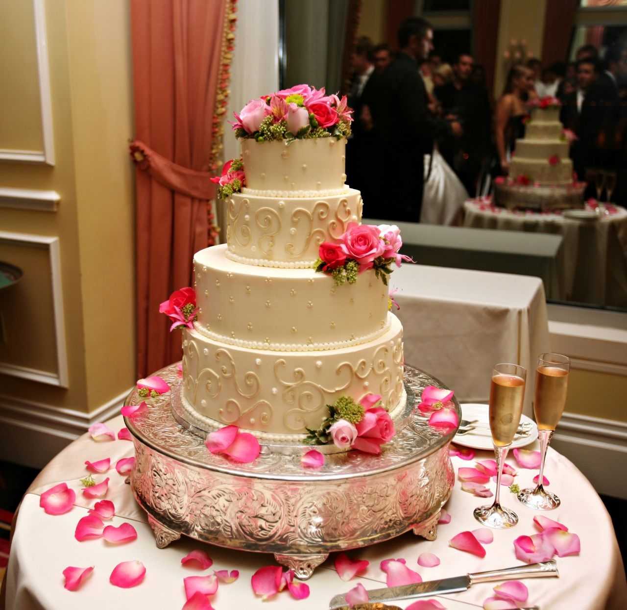 Свадебный торт с ягодами ?, фруктами & живыми цветами  в [2019] – фото