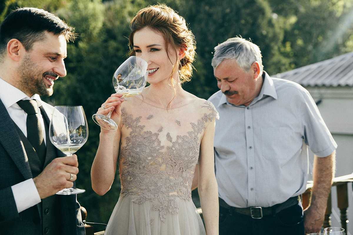 Какое вино на свадьбу выбрать