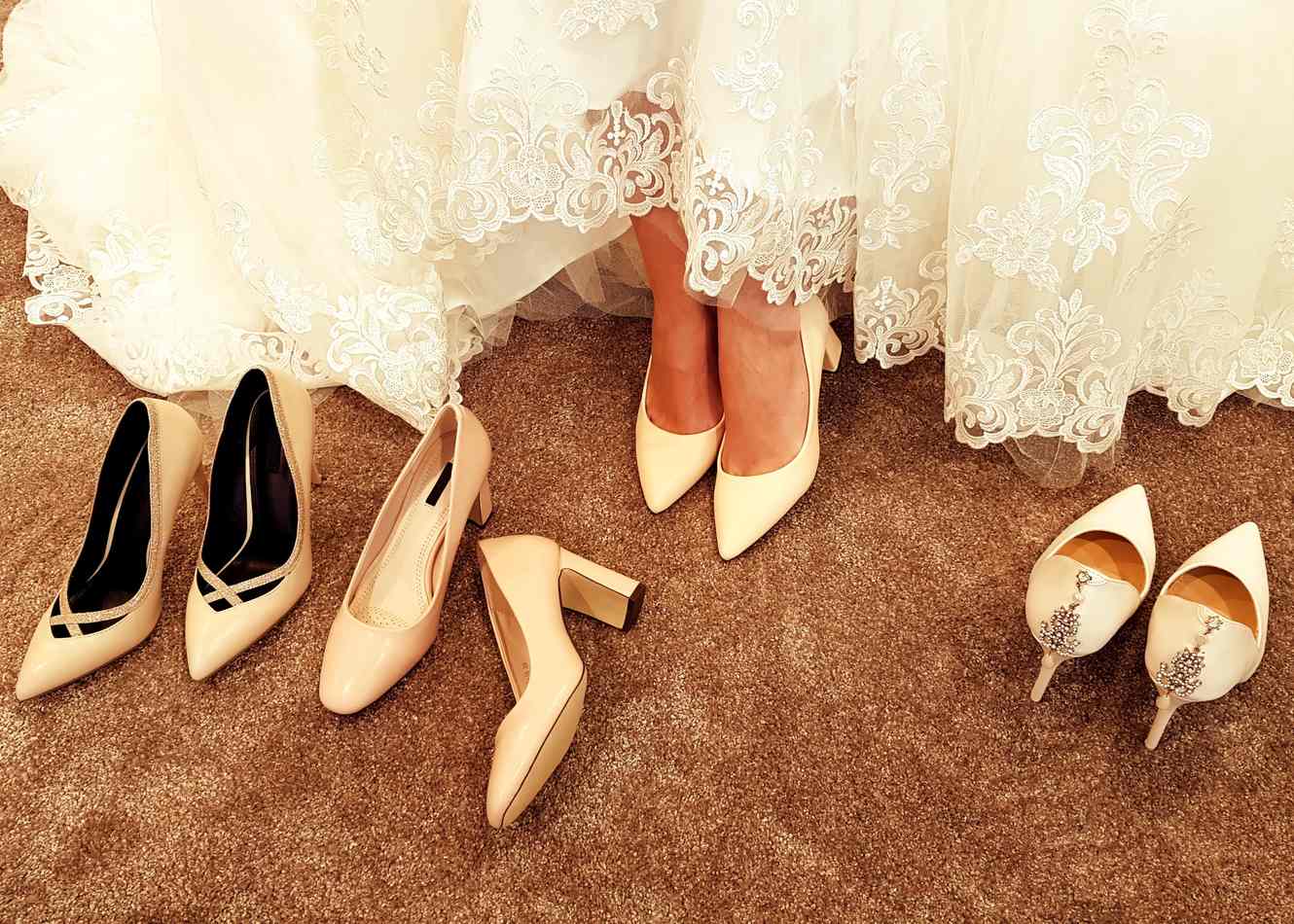 Свадебные ботильоны для невесты: как выбрать, на что обратить внимание, какие покупать на свадьбу летом, осенью и зимой, фото моделей