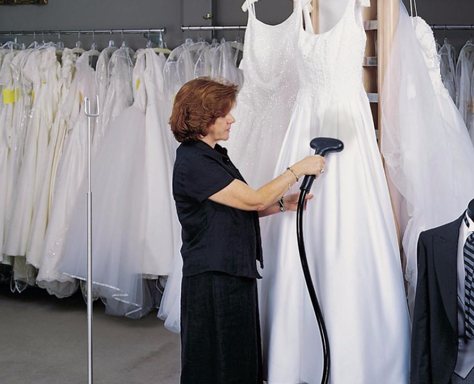 Как почистить свадебное платье в домашних условиях? – способы [2019] & особенности хранения