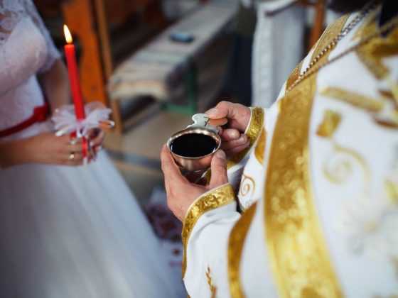 Роль свидетелей на венчальном обряде в церкви: что делают и нужны ли они