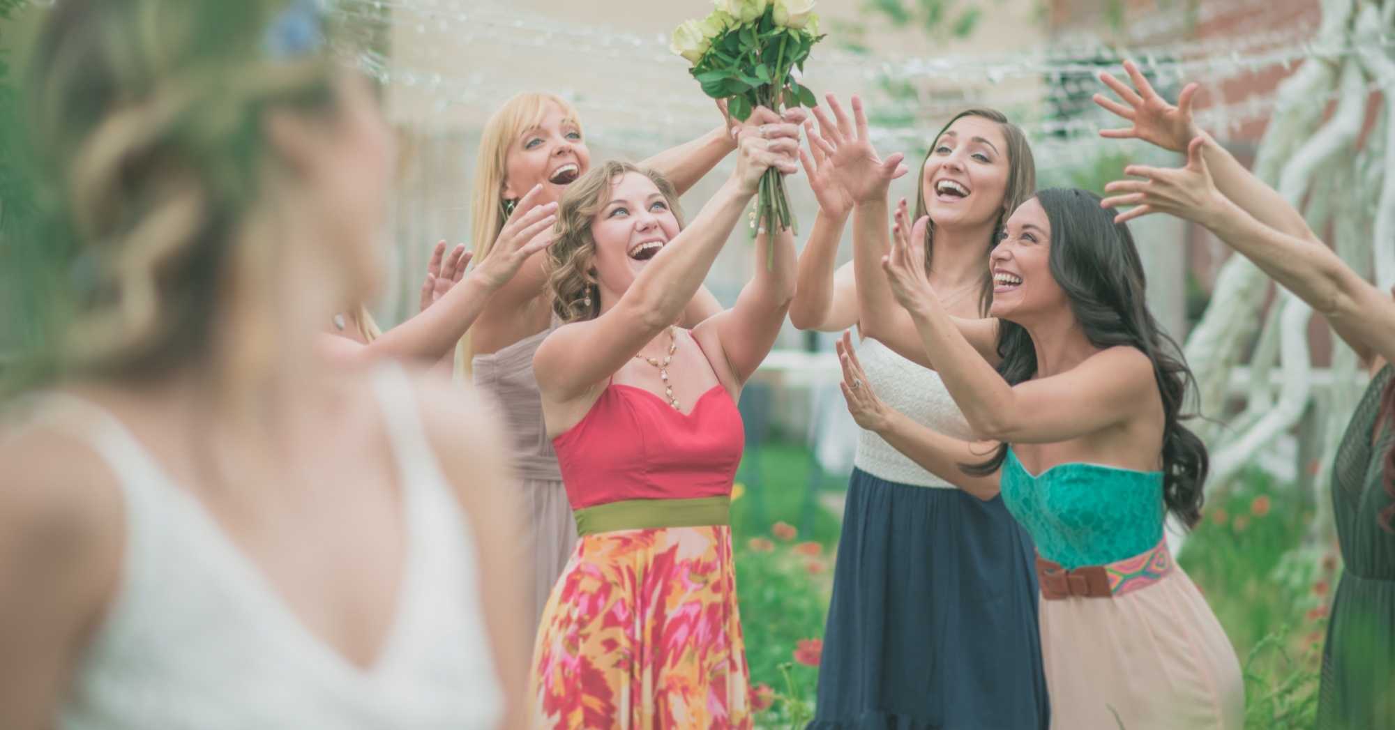 Почему невеста бросает букет? | букет невесты, традиции и обряды