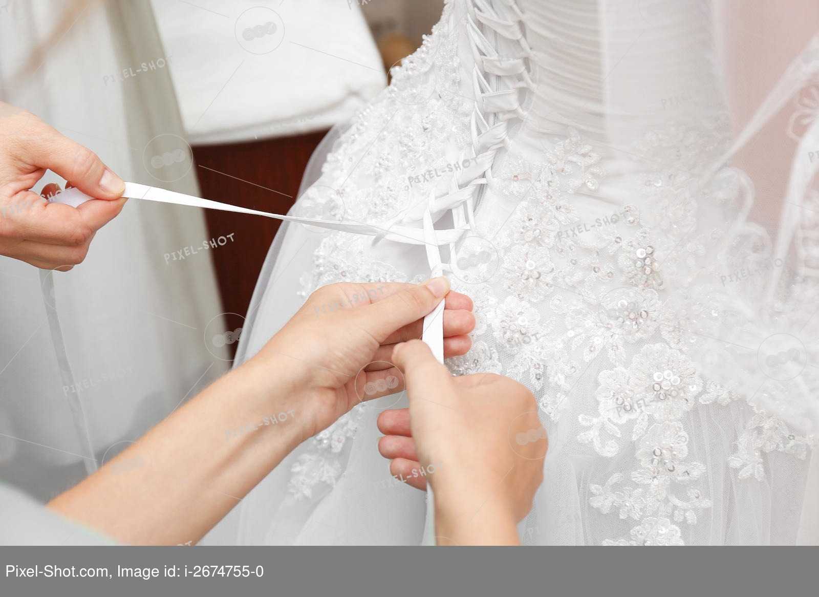 Топ-8 идей, как сэкономить на свадебном платье: покупка вечернего наряда, декор своими руками и др.
