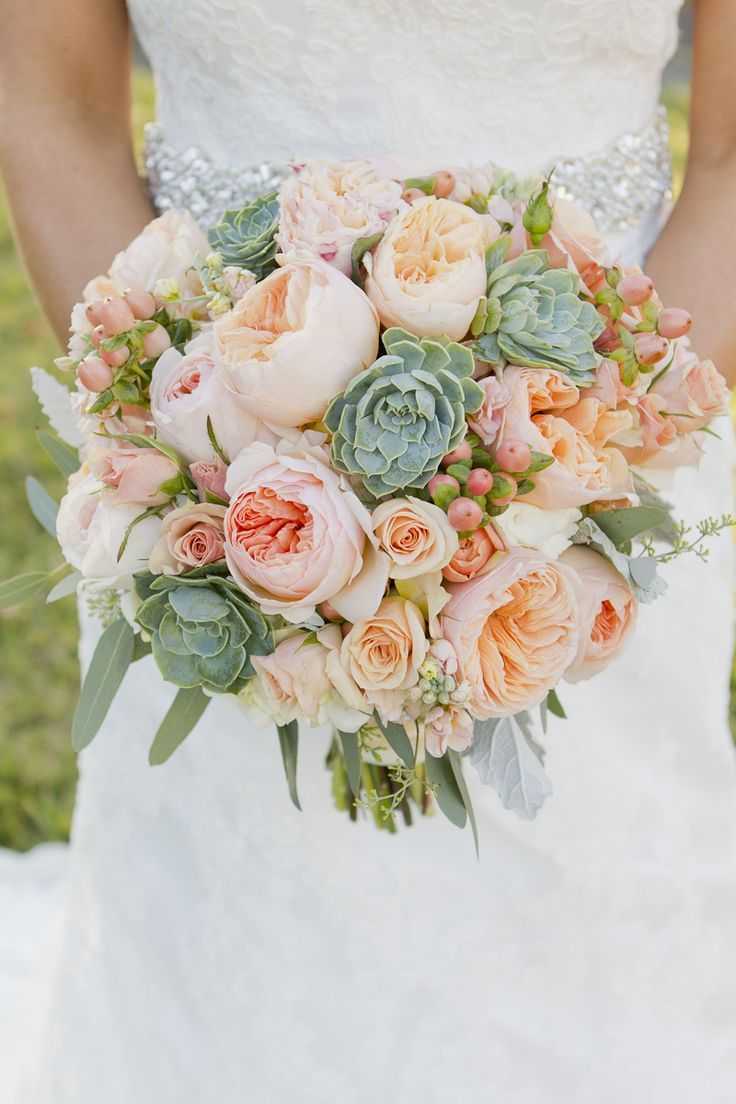 Свадебный букет из пионовидных роз - варианты сочетания с другими цветами, фото