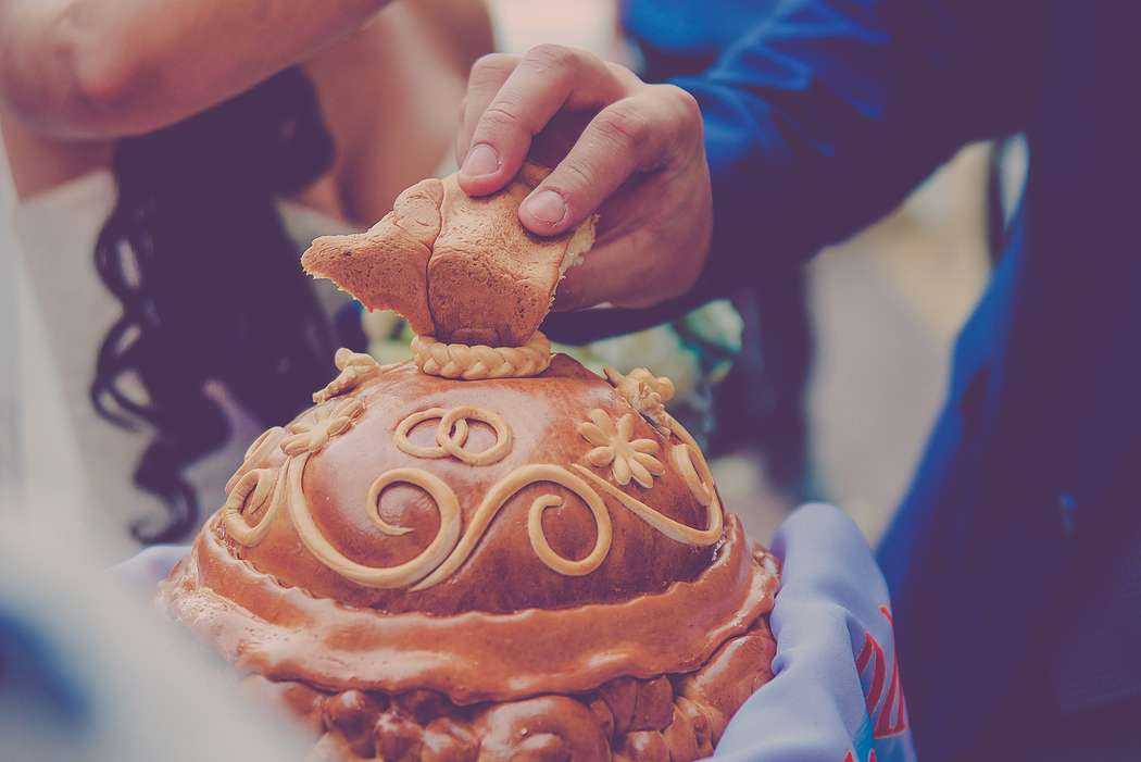 Как украсить свадебный каравай? 24 фото как делать свадебное оформление каравая пошагово?