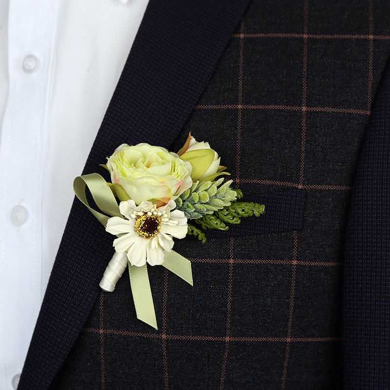Бутоньерка из живых цветов – стильное украшение свадебного наряда