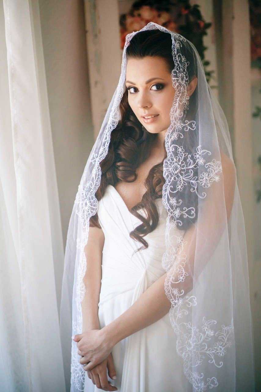 Длинная фата невесты - виды с какими платьями и прическами сочетается фото