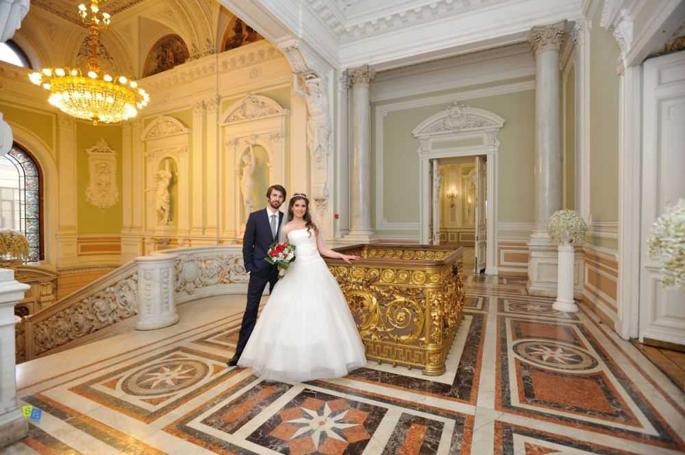 Царские хоромы, музей и зал без ковра: где регистрировать брак в москве