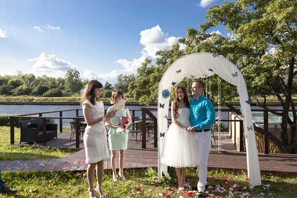 Бюджетные идеи и лайфхаки для свадьбы весной: как организовать стильное торжество без огромных трат?
