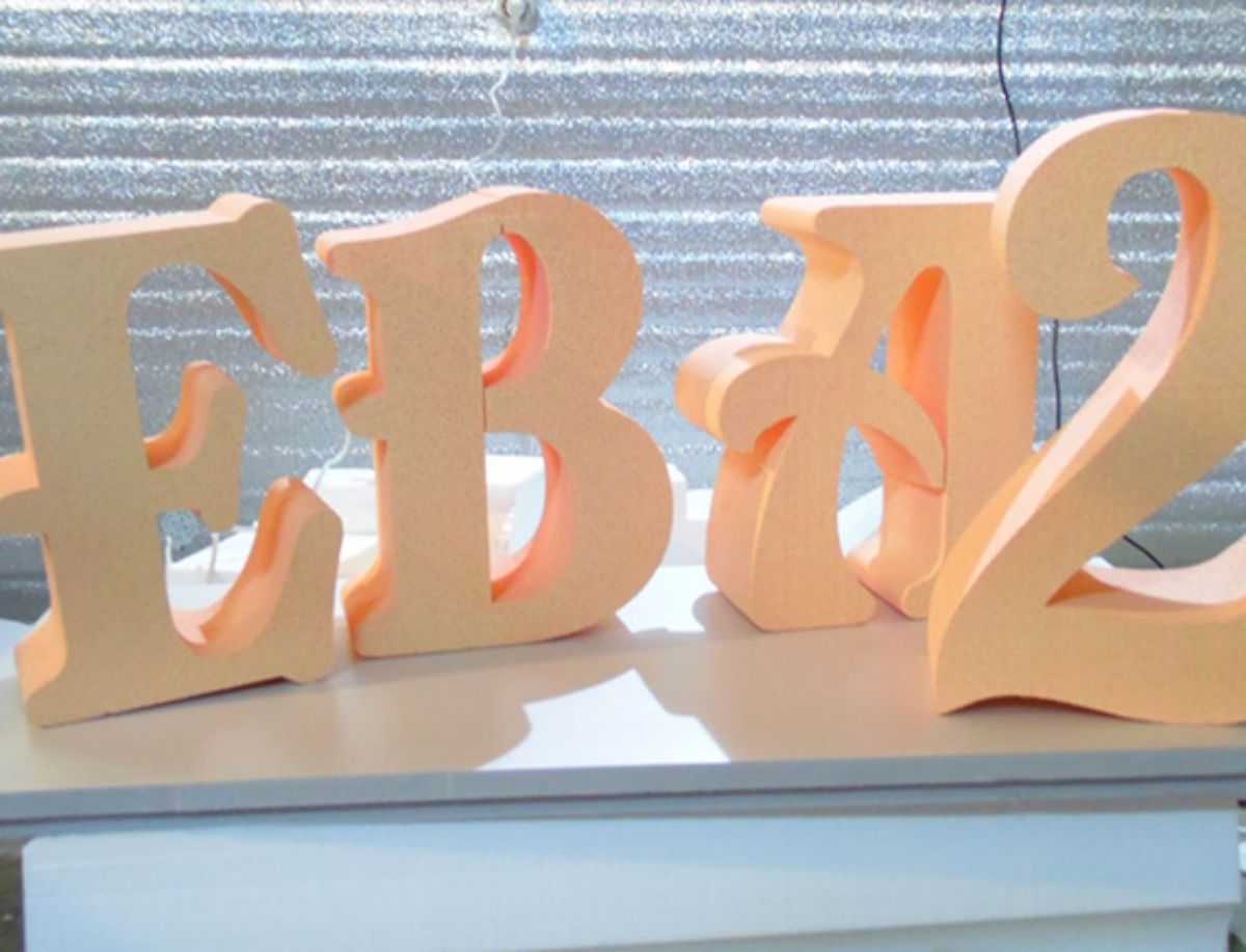 Как сделать буквы для фотосессии на свадьбу из картона, ткани, пенопласта (фото)