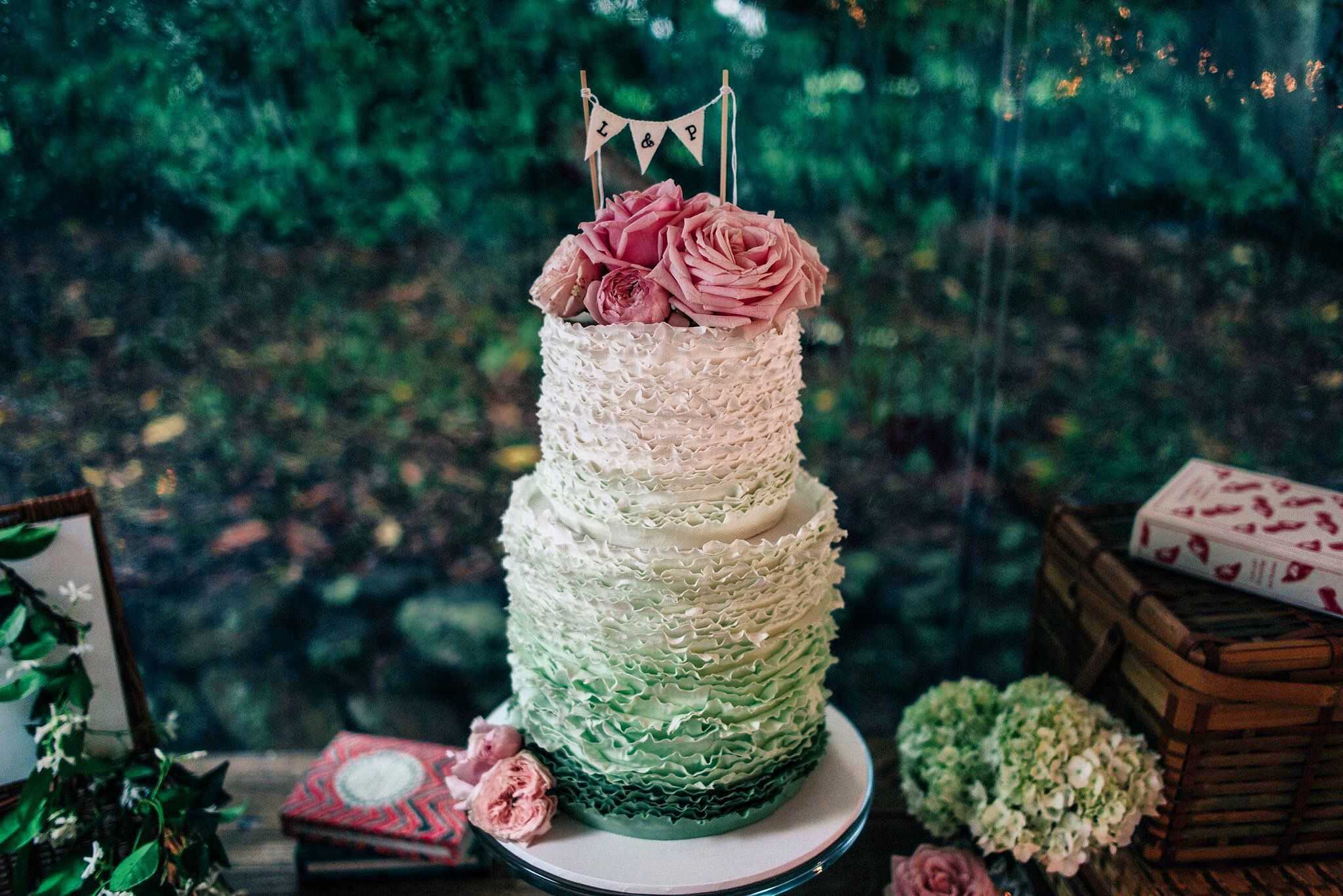 Свадебный торт с кремом: лучшие варианты украшений