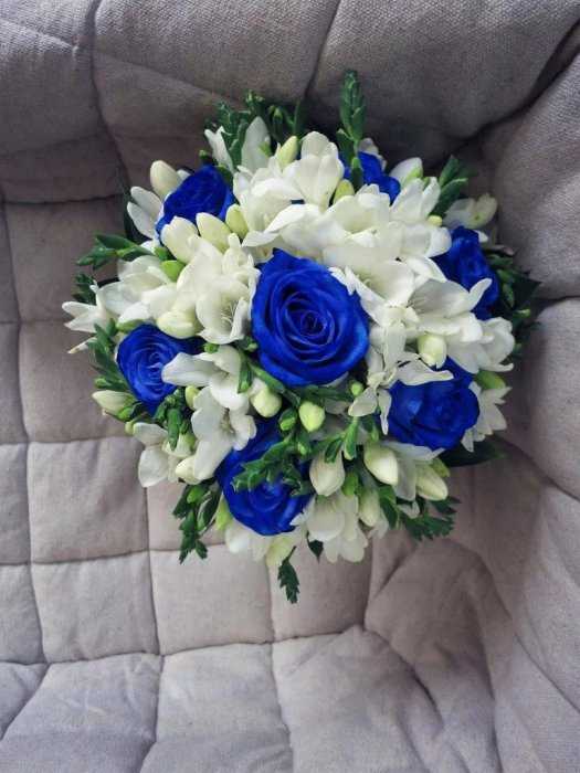 Букет невесты к синему платью — цветы букеты