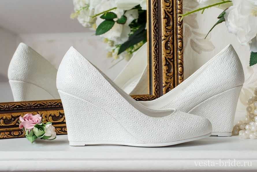 Красивая и теплая обувь для свадьбы зимой (фото)