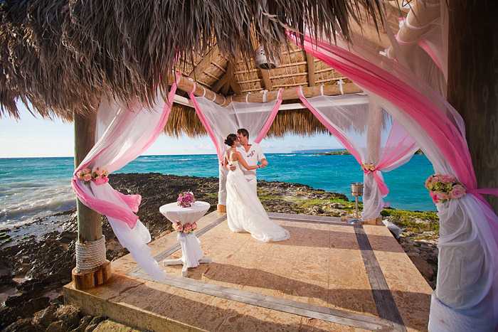 Свадьба в тропическом стиле: декор, образы молодоженов, аксессуары