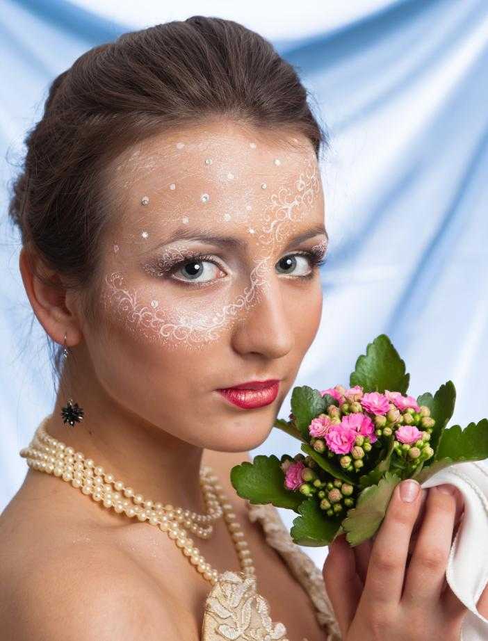Хотите сделать на свое торжество необычный свадебный макияж Узнайте какие особенности и варианты экстравагантного макияжа для невест бывают а еще - как сделать самостоятельно оригинальный мейкап и поразить жениха и гостей