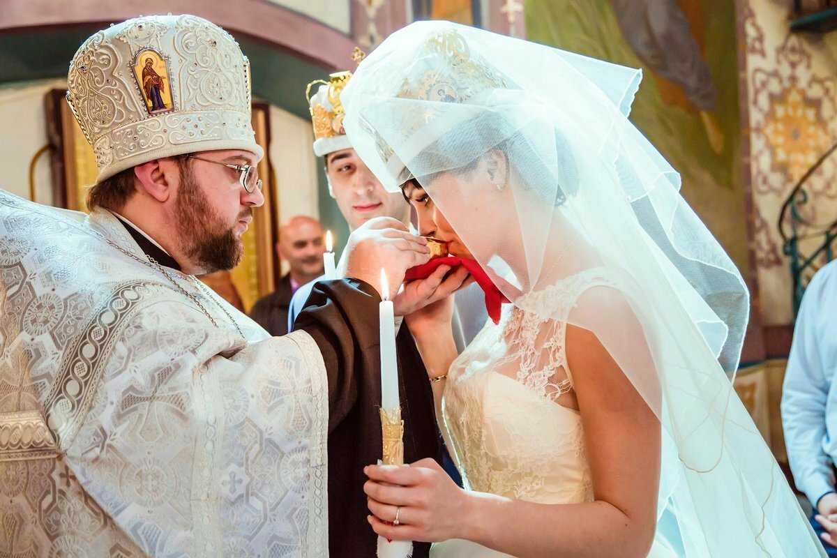 Свадьба на руси. зачем к постели молодых бегал шафер  и для чего производилась опись приданого?