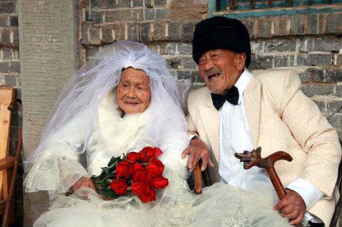 100 лет свадьбы: как называется эта годовщина совместной жизни? особенности красного юбилея брака