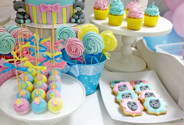 Кенди бар своими руками  сладкий стол на свадьбу для детей посуда оформление сладости фото