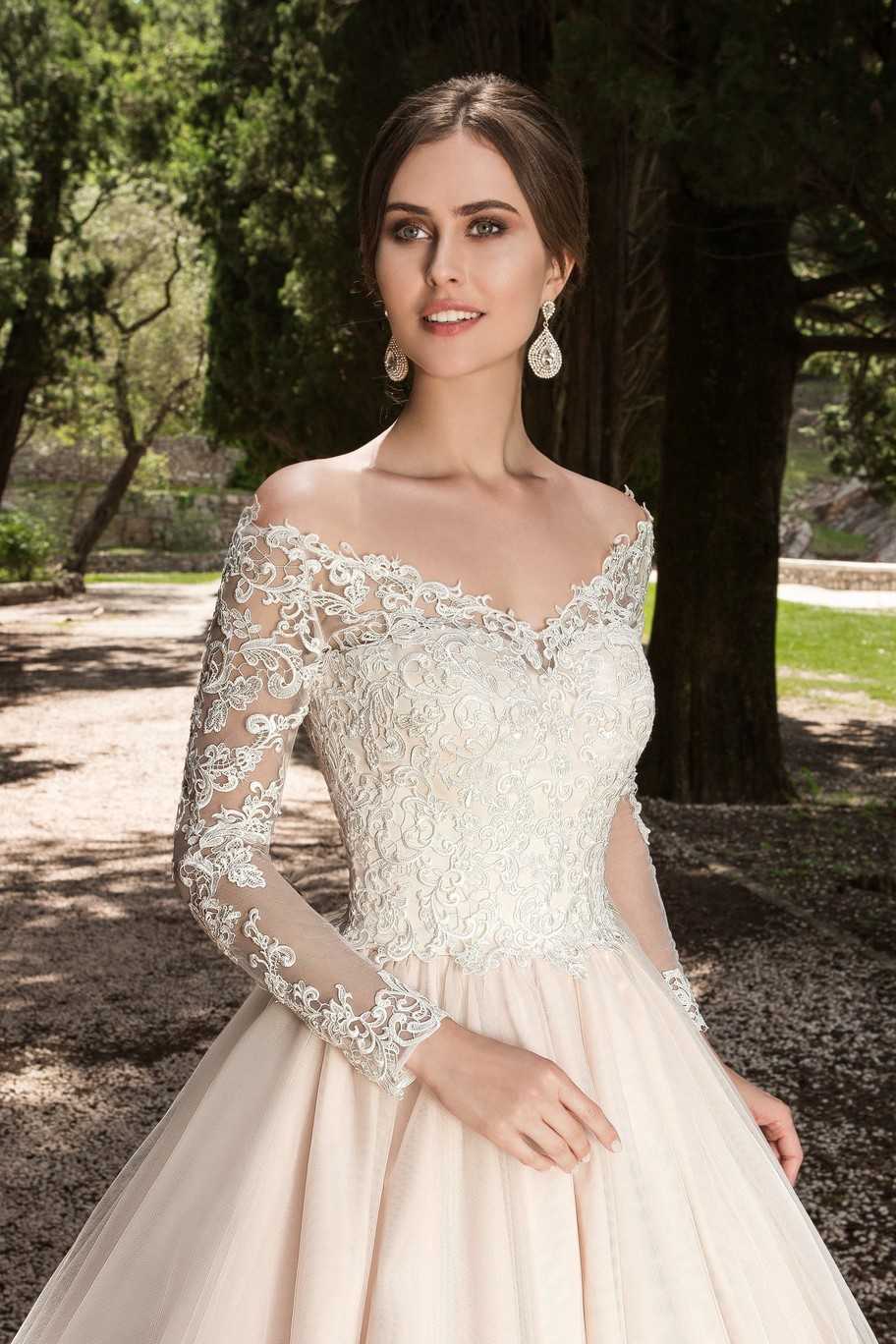 Кружевные свадебные платья: самые модные фасоны (311 фото)