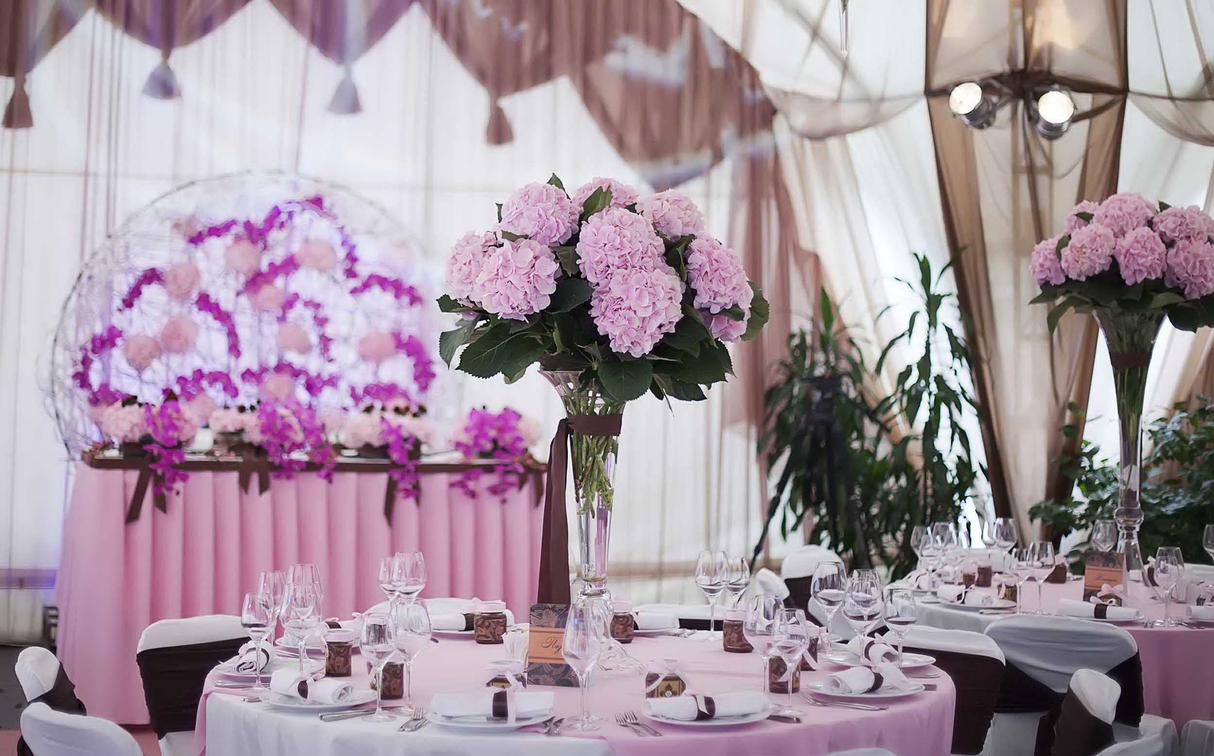 Оформление зала на свадьбу летом – яркие и теплые украшения