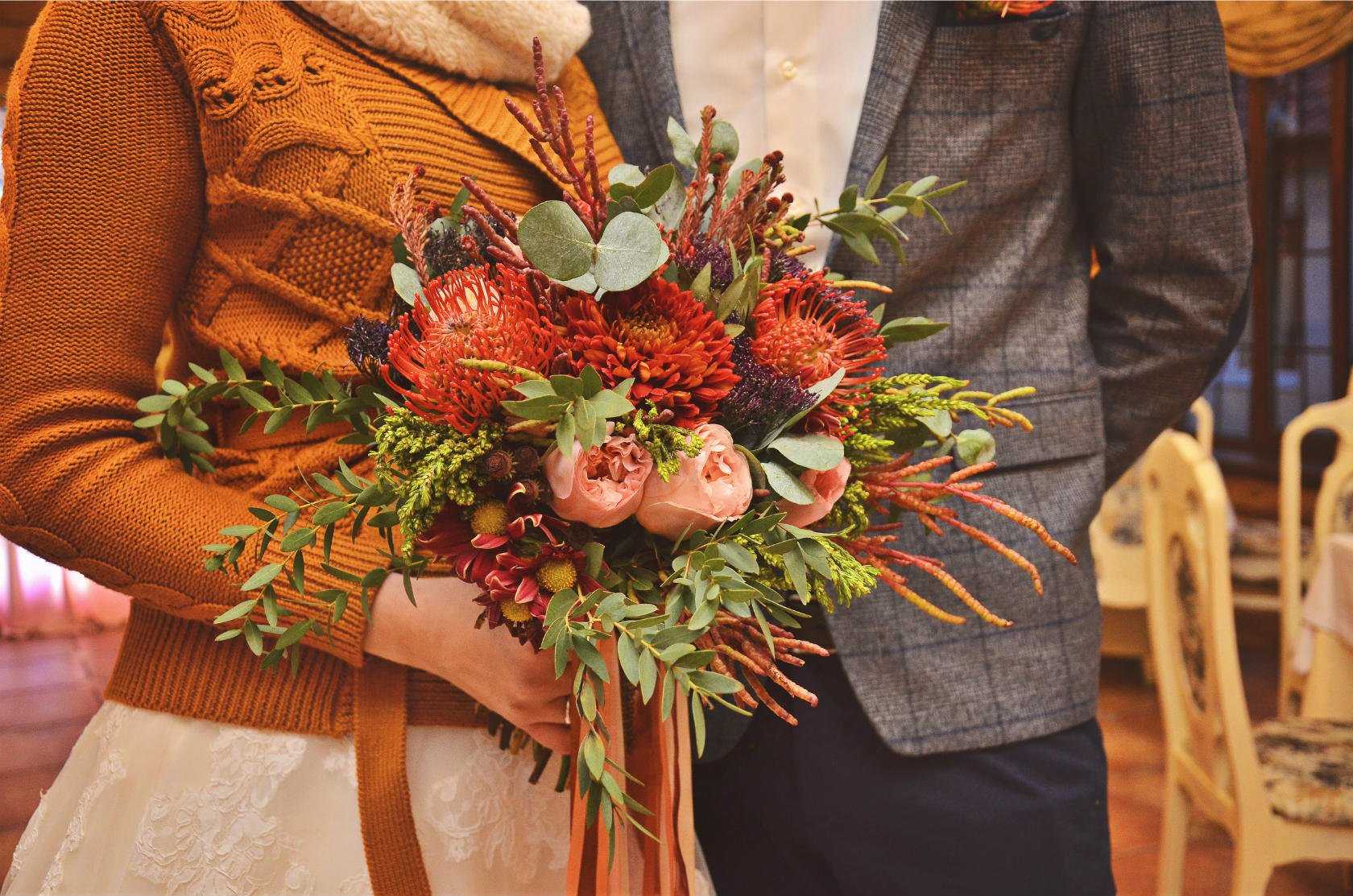 Свадьба в красном цвете - наряды жениха и невесты, идеи оформления, фото
