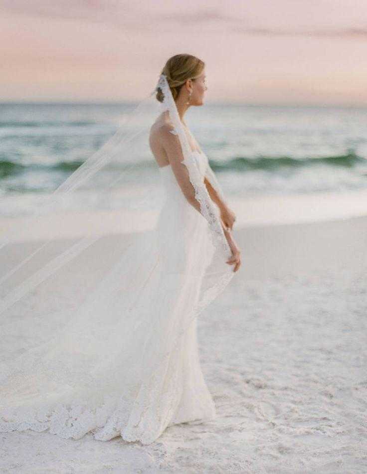 Свадебное платье в морском стиле: фото фасонов и новинок 2021 года