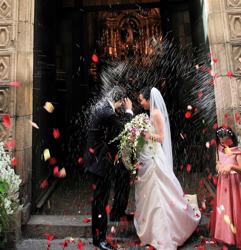 «счастливые» свадебные приметы для жениха и невесты: что сулит любовь и благополучие в браке?
