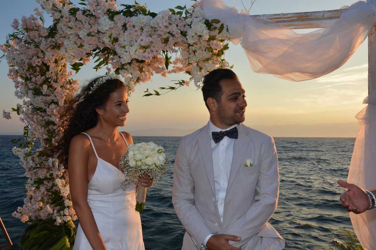 Свадебная церемония в Турции - это теплый климат ласковое море и радушные жители Узнайте какой город солнечного побережья выбрать для торжества