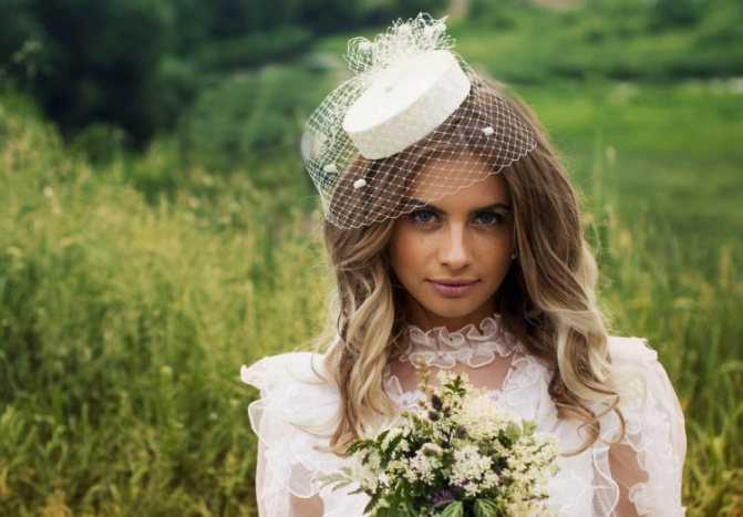 Свадебные шляпки — подбираем необычный аксессуар стильно (69 фото-новинок)